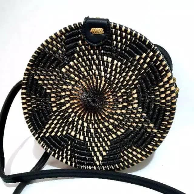 Circle Shape Handwoven  Rattan Bag,Rattan Hand Made Bag Circle Shape Stylish Women, Shoulder Bag for Beach And Daily Parties
