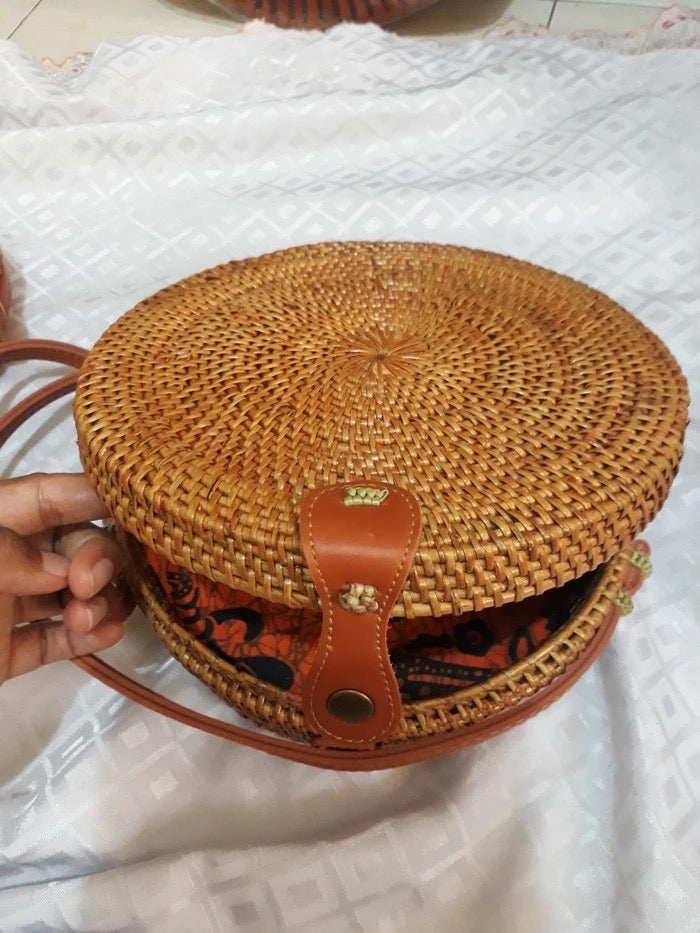 Circle Shape Handwoven  Rattan Bag,Rattan Hand Made Bag Circle Shape Stylish Women, Shoulder Bag for Beach And Daily Parties