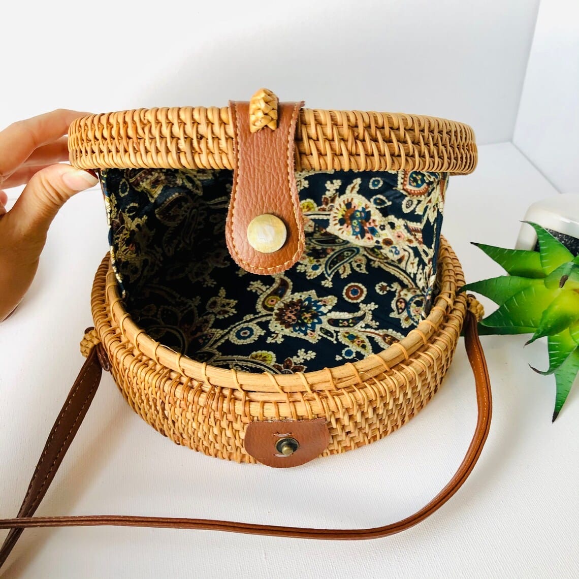 Circle Shape Handwoven  Rattan Bag,Rattan Hand Made Bag Circle Shape Stylish Women, Shoulder Bag for Beach And Daily Parties