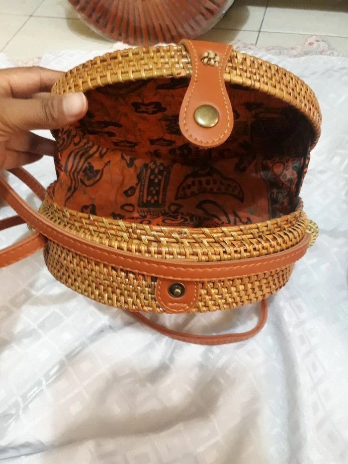 Circle Shape Handwoven  Rattan Bag,Rattan Hand Made Bag Circle Shape Stylish Women, Shoulder Bag for Beach And Daily Parties