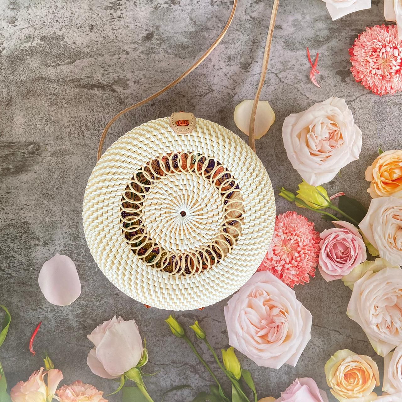 Circle Shape Handwoven  Rattan Bag,Rattan Hand Made Bag Circle Shape Stylish Women, Shoulder Bag for Beach And Daily Parties