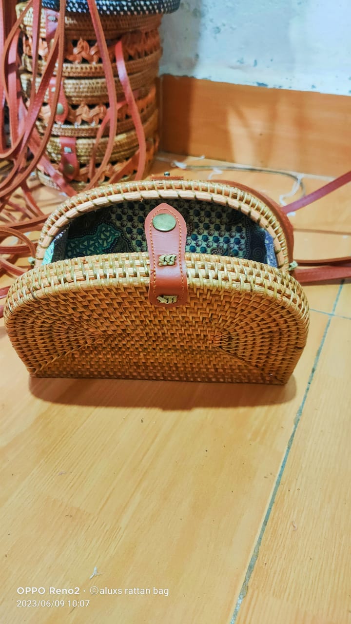 Half Circle Shape Handwoven  Rattan Bag,Rattan Hand Made Bag Circle Shape Stylish Women, Shoulder Bag for Beach And Daily Parties