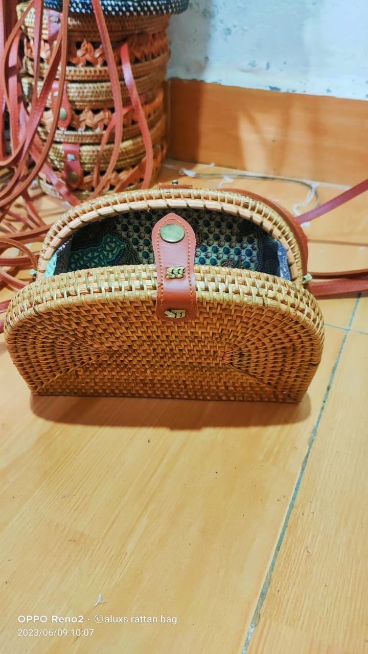 Half Circle Shape Handwoven  Rattan Bag,Rattan Hand Made Bag Circle Shape Stylish Women, Shoulder Bag for Beach And Daily Parties