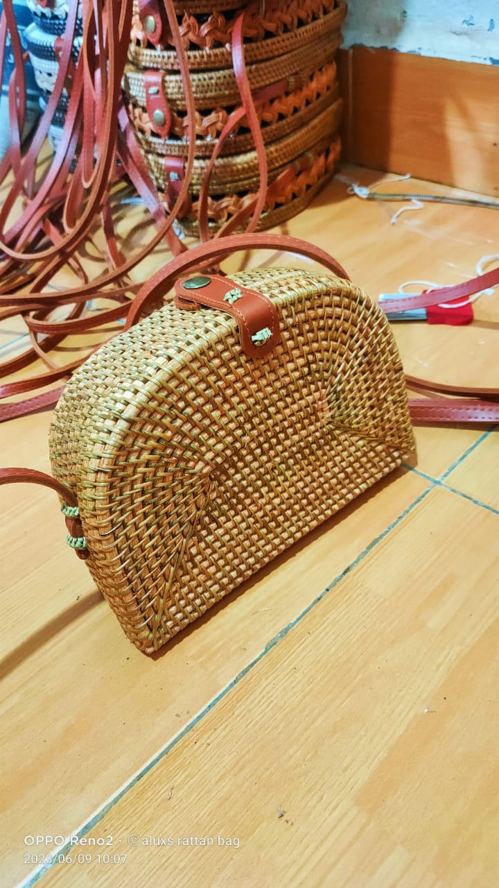Half Circle Shape Handwoven  Rattan Bag,Rattan Hand Made Bag Circle Shape Stylish Women, Shoulder Bag for Beach And Daily Parties